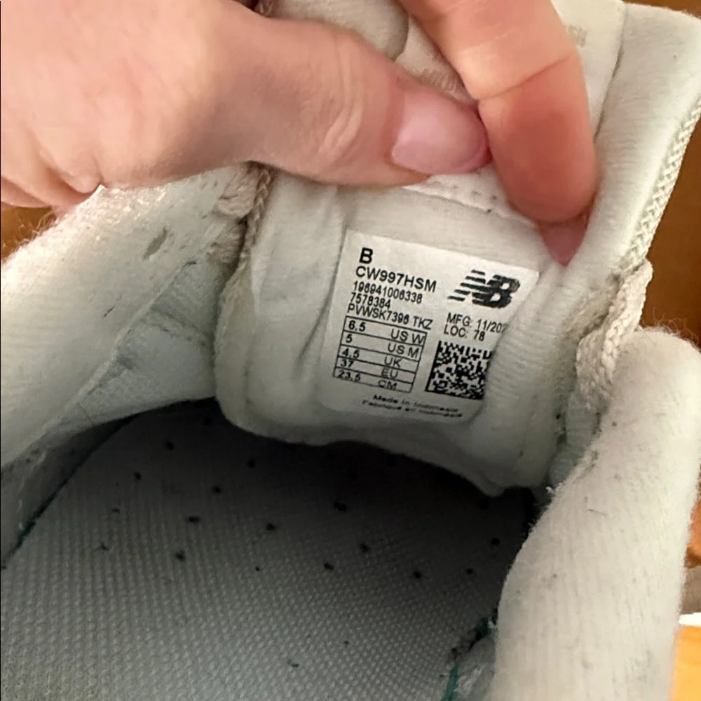 Women’s New Balance 997H Sneakers